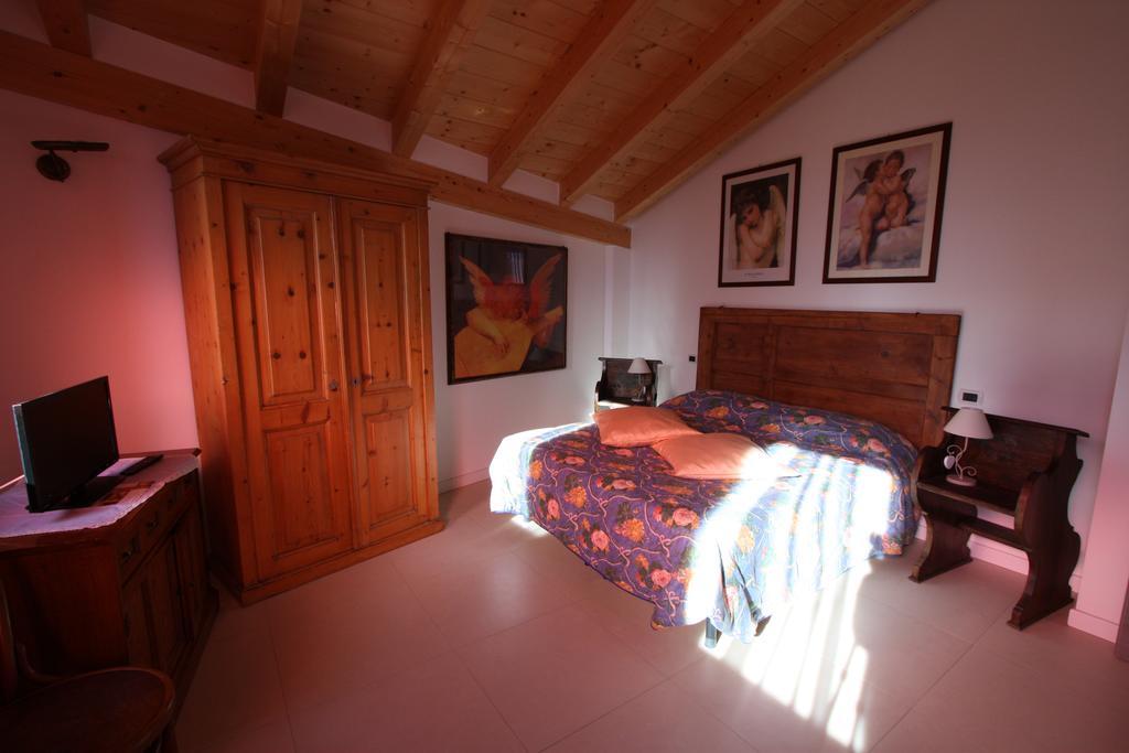 B&B Le Tre Chiavi Isera ภายนอก รูปภาพ